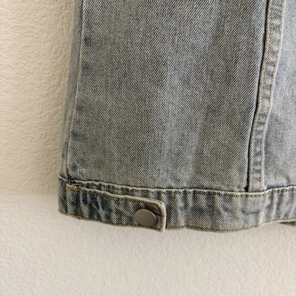 Ebossy Denim Vest Faux Pearl Womens Medium Blue Light Wash Denim Distressed